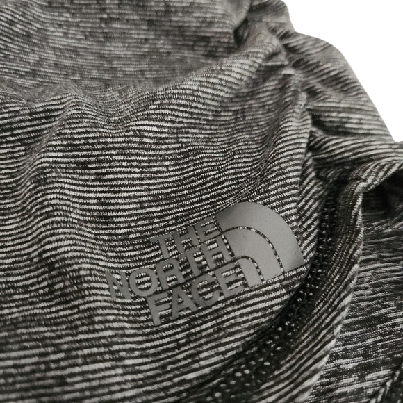 THE NORTH FACE Motivation Stripe ½ Zip Pullover Top heathered gray - Women's - Picture 3 of 13